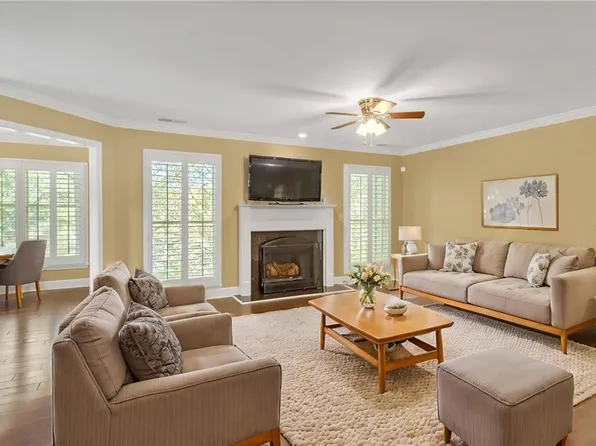 900 Camden Ct, Sandy Springs, GA 30327