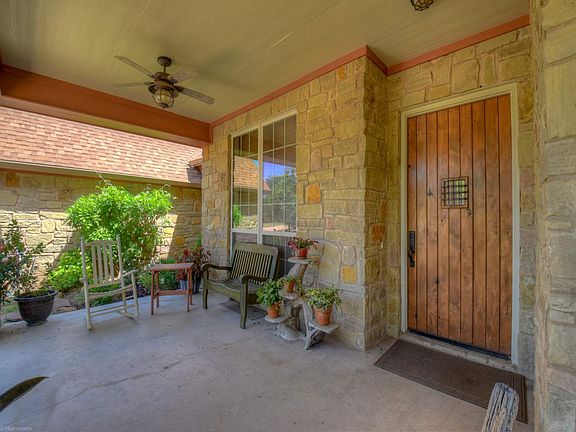 2nd image of 850 Rocky Hollow Dr
