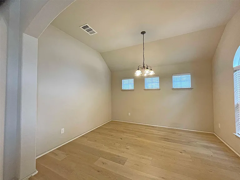 524 Cameron Cv — Photo 4