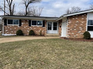 1285 Navajo Ln, Florissant, MO 63033