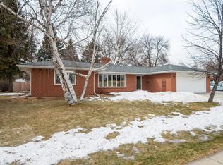 2524 Olson Dr, Grand Forks, ND 58201