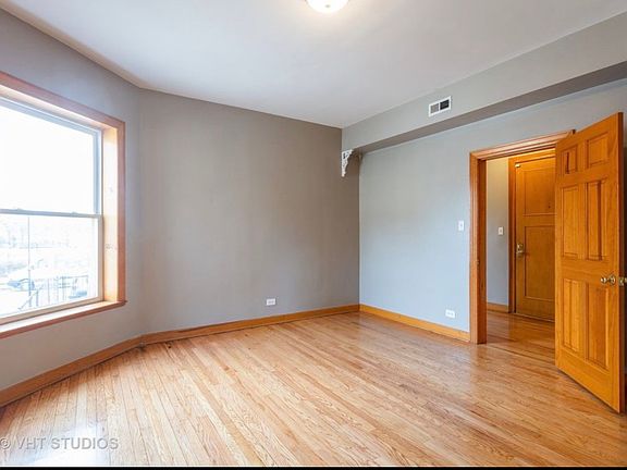 3rd image of 6206 S Woodlawn Ave #1N