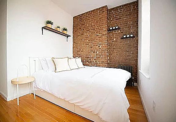 3rd image of 12 W 104th St #1