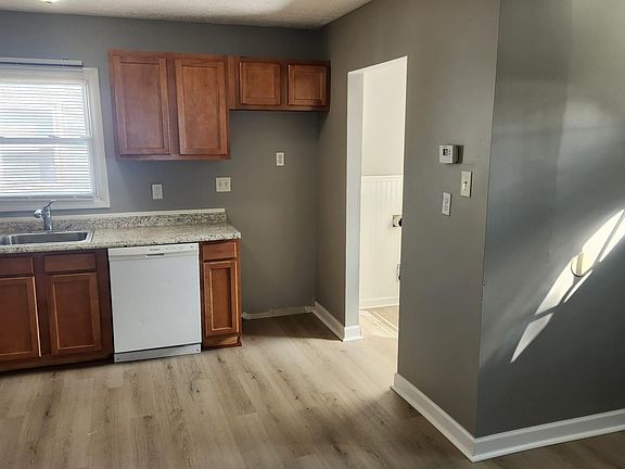 5th image of 501 Grosvenor Ave NW