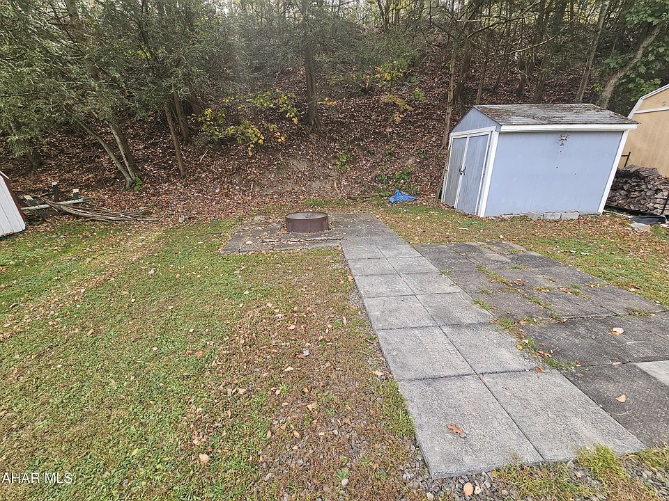 2nd image of 237 N Locust Ln
