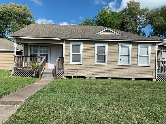 2nd image of 402 Breezeway Ave #402