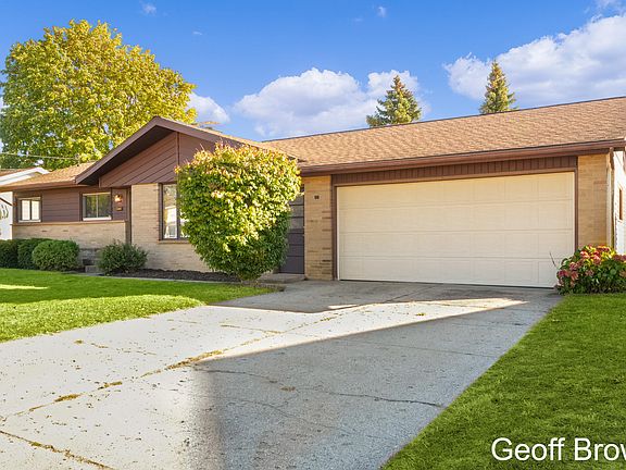 4th image of 3340 Yellowstone Dr SW
