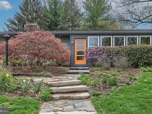 3rd image of 324 Leearden Rd