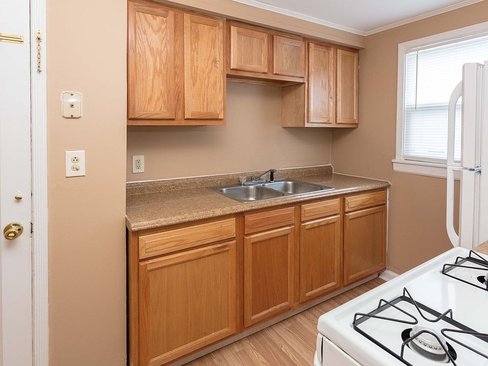 1st image of 29 Chatsworth Ave