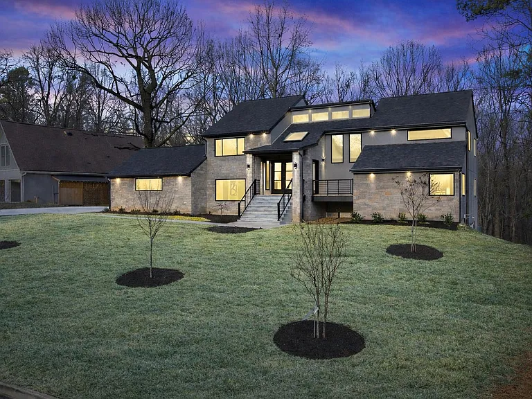250 Bruton Way — Photo 3