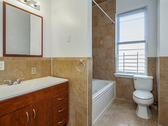 4th image of 293 Communipaw Ave APT 3R
