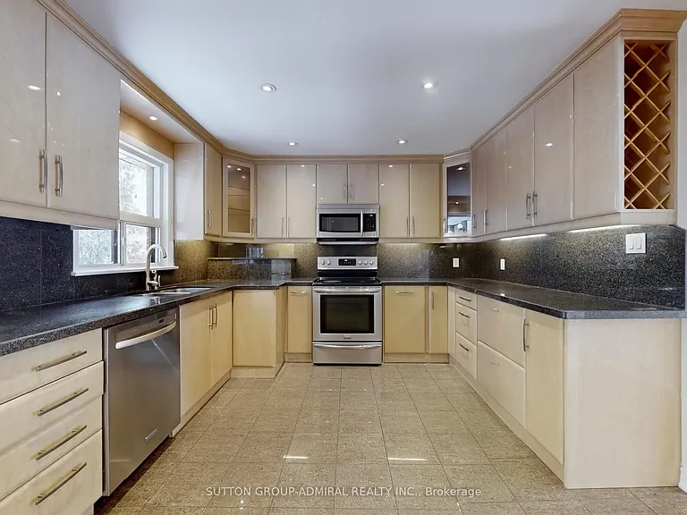 129 Crestwood Rd #UPPER — Photo 9