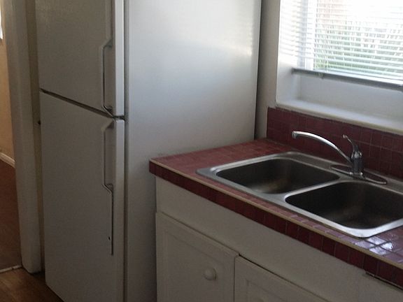 4th image of 319 S 10th St