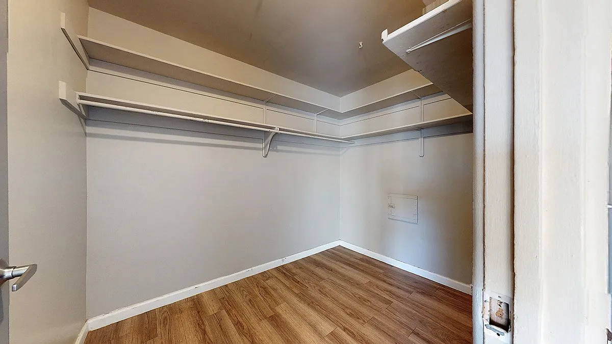 Prince Charles Apartments — Photo 4