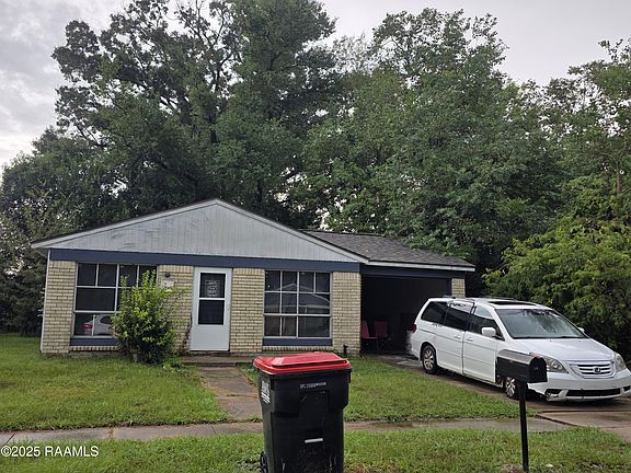 2nd image of 105 Town Homes Dr