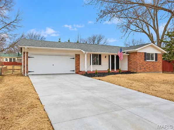 3045 Churchill Dr, Florissant, MO 63033
