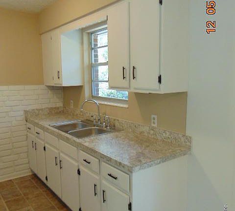 5th image of 8382 Hillcrest Dr