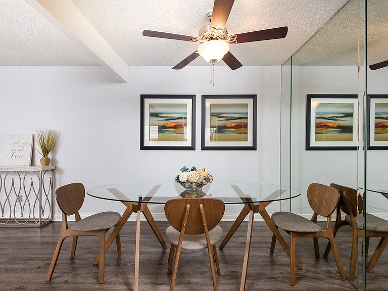 The Californian Apartments- HB — Photo 34