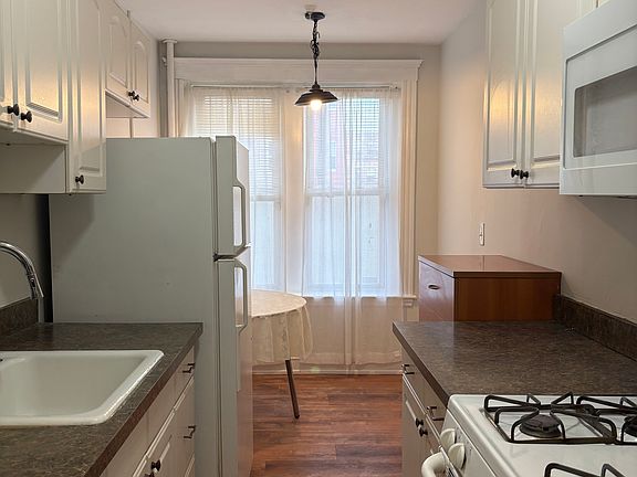 3rd image of 28 Quint Ave #18A