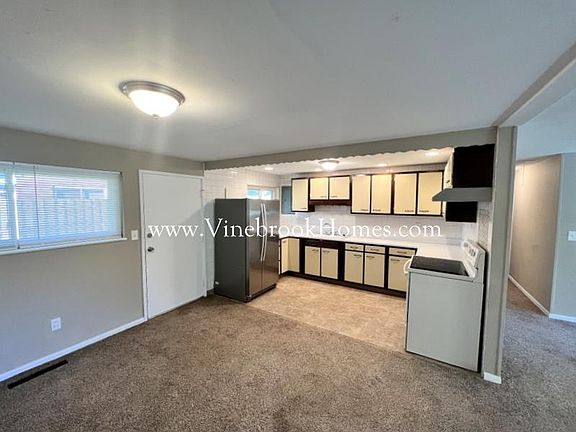 4th image of 2294 Schenley Ave