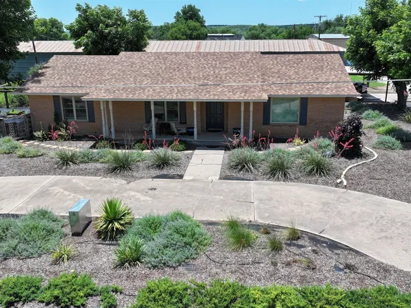 533 N 1st St, Albany, TX 76430