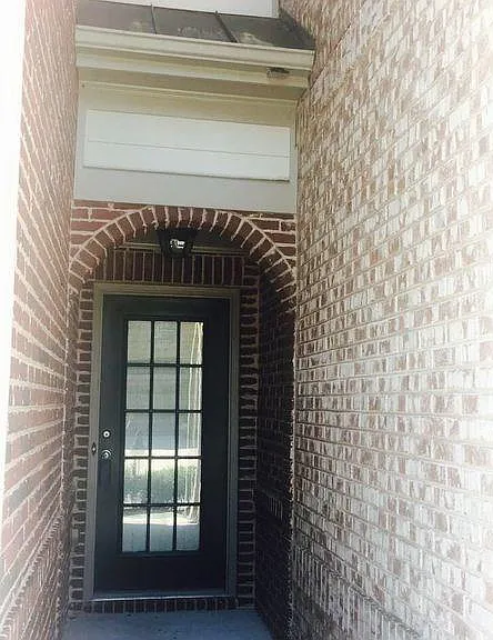 1664 Oakbrook Lake Dr — Photo 2