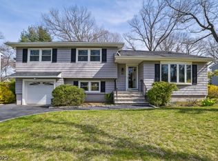 80 Glendale Ave, Livingston, NJ 07039
