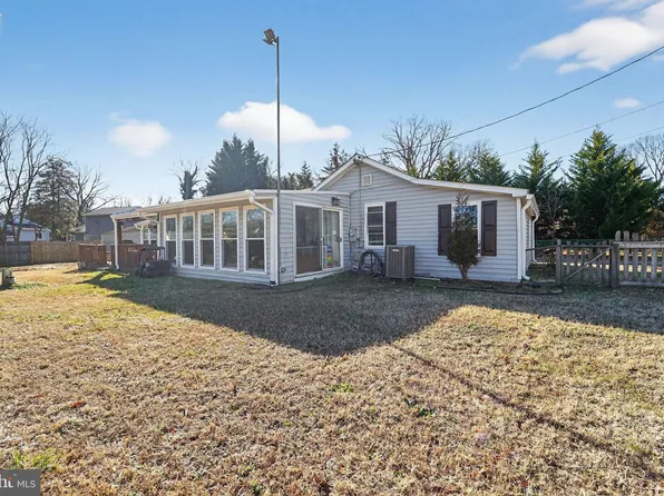 7819 Bertha Rd, Pasadena, MD 21122