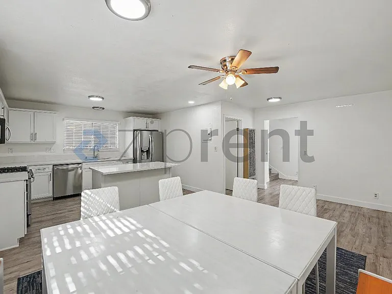 927 Freeman Ave — Photo 6