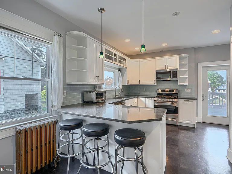 2210 Lake Ave — Photo 8