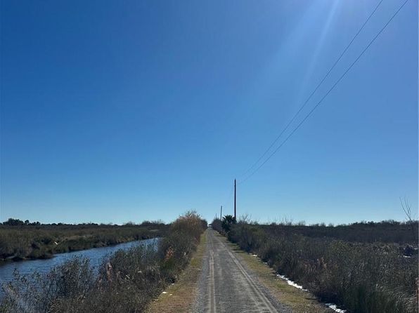 112 Pelican Beach Dr, Cameron, LA 70631