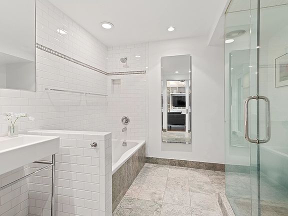 5th image of 107 W 25th St APT 5D