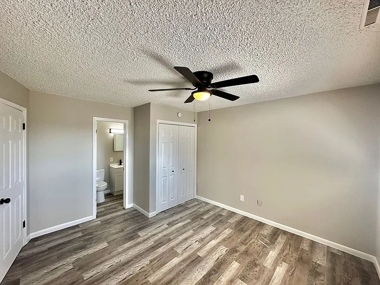 311 University Dr. — Photo 31