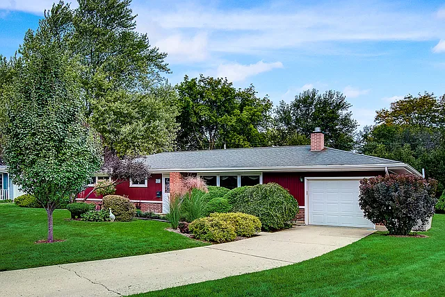 319 Brookside Cir photo 1