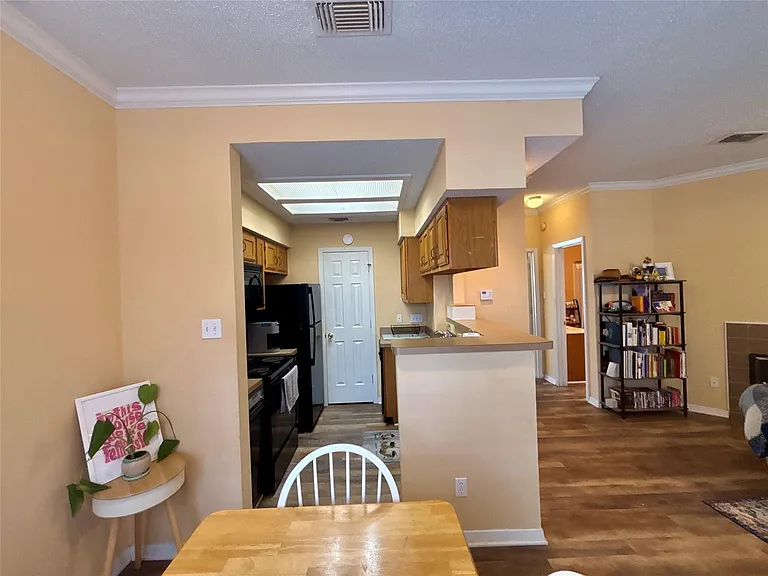 915 W 23rd St #206 — Photo 9