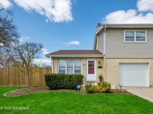 106 N Avon Rd, Elmhurst, IL 60126