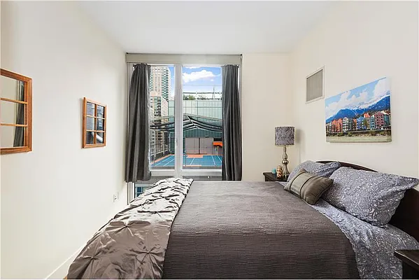 Sold by R New York | media 3