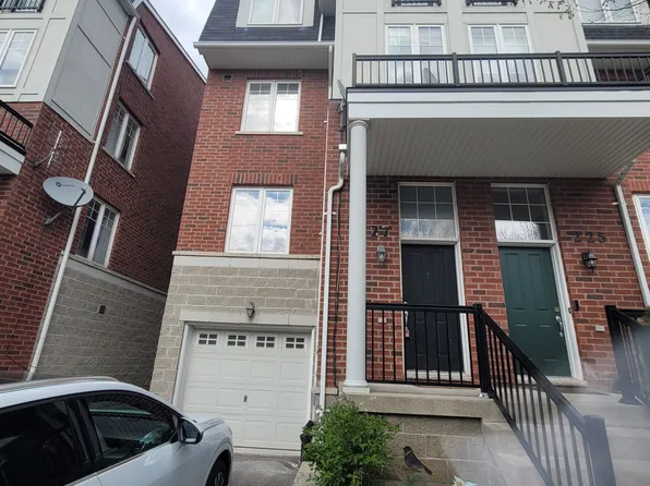 227 Dairy Dr, Toronto, ON M1L 0G4