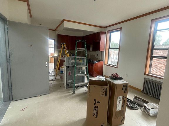 3rd image of 935 E 217th St #2