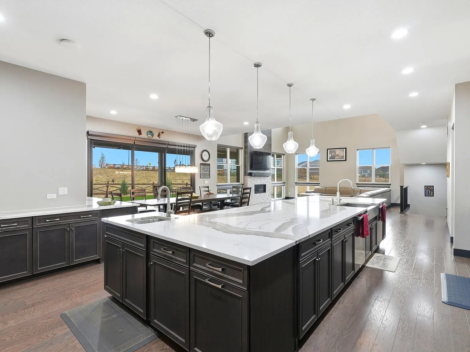 6 bed, 7444 sqft, $8,500 — Photo 2