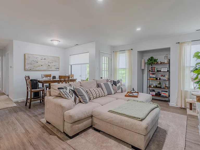 404 Diamond Dr #404 — Photo 1