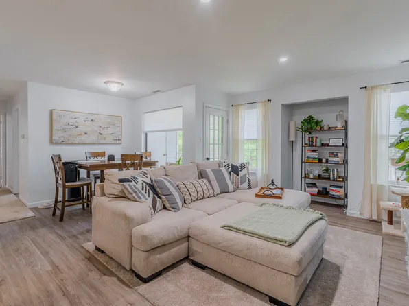 404 Diamond Dr #404, Newtown, PA 18940