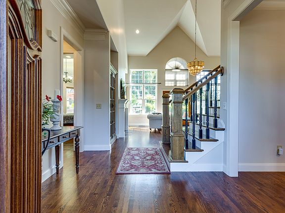 4th image of 228 Valley Bend Dr