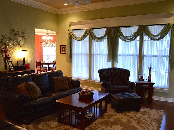 4th image of 3915 Le Brooke Ln