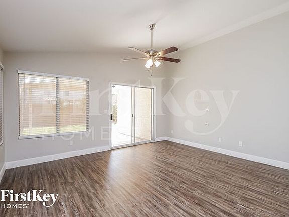 2nd image of 1121 W Kingbird Dr