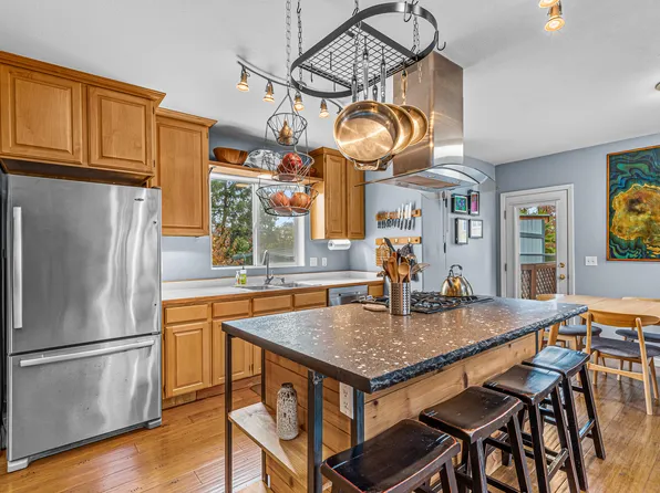 1360 NE Evans St, Grants Pass, OR 97526