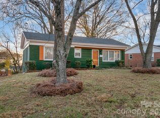 621 Reeves Ct, Charlotte, NC 28208