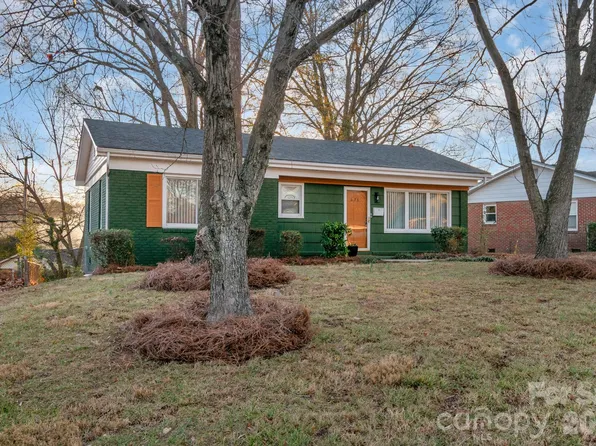 621 Reeves Ct, Charlotte, NC 28208