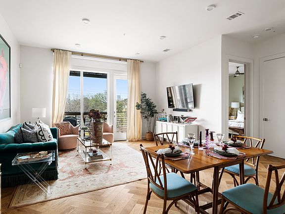 5th image of 207 W Johanna St #302