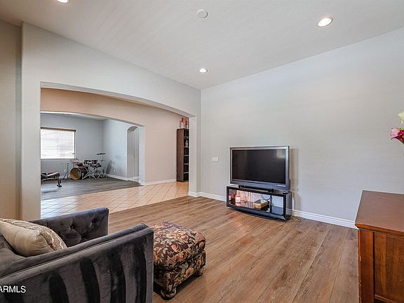 5th image of 15244 W Campbell Ave